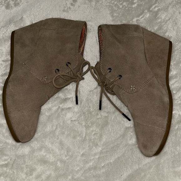 TOMS Wedge Ankle Booties - Picture 5 of 6